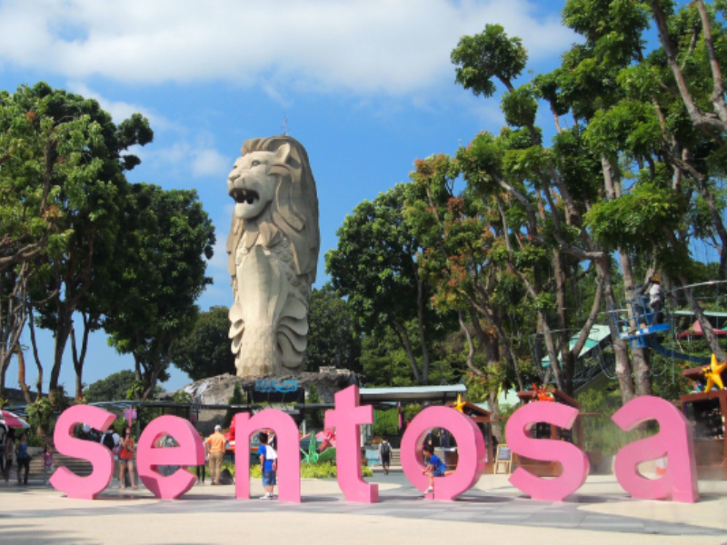 Sentosa tour with (island admission + 1 way cable car+ Sea aquarium + wings of time)